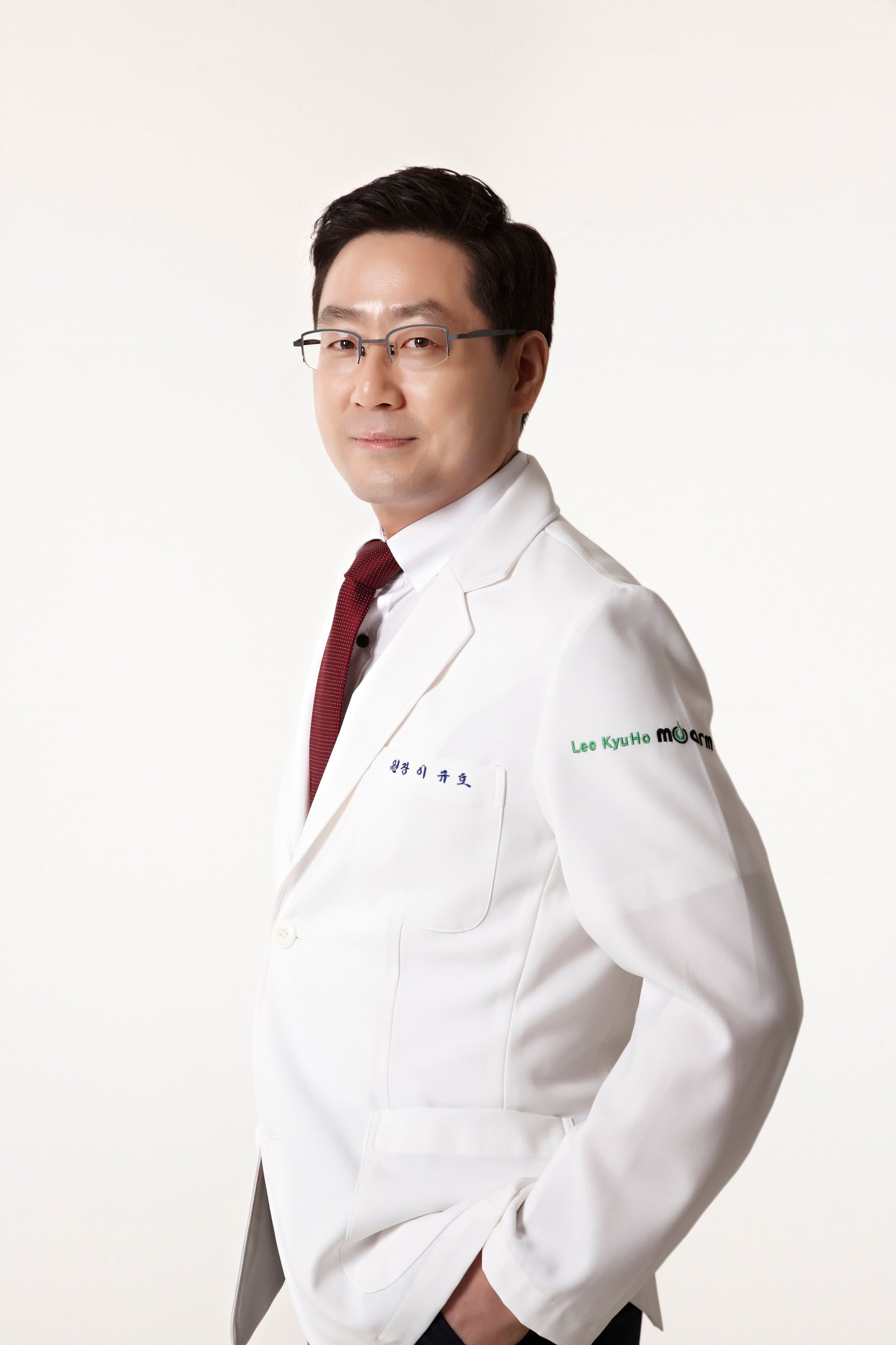 Kyuho Lee - Hair Transplant Surgeon at www.moarmhair.com